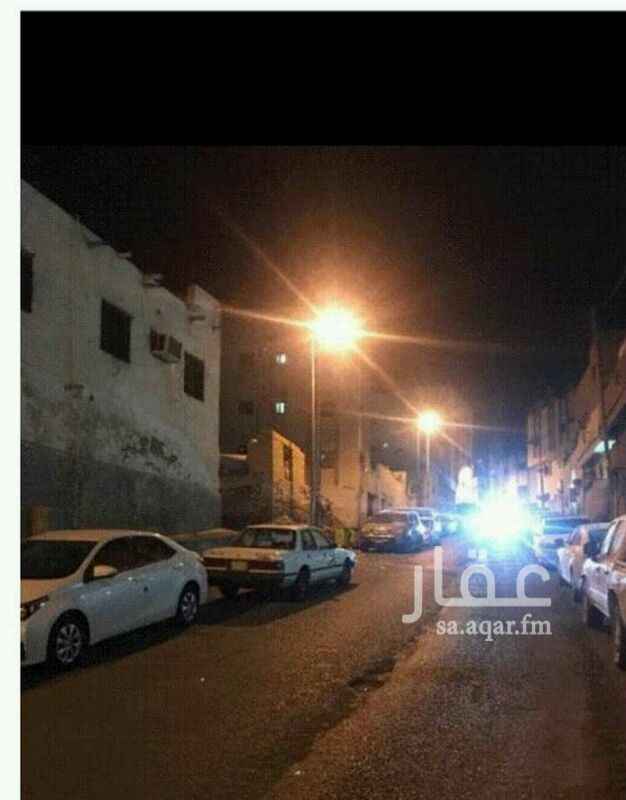 1369359 للبيع بيت شعبي بصك شرعي
مساحة 181 م
مكون من أربع غرف وصالة ودورتين مياه
حوش خلفي 2.5 في 11
يوجد جميع الخدمات عرض الشارع تقريبآ 10 متر
في شارع الحج وادي جليل المطلوب 260 الف ريال للجادين فقط