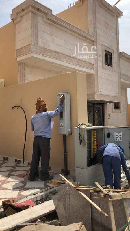 1571488 فيلا دور واحد
مؤسسه دورين وملحقه
٦ غرف وصاله و ٤ دورات مياه ومطبخ
يوجد صور لمراحل التشطيب