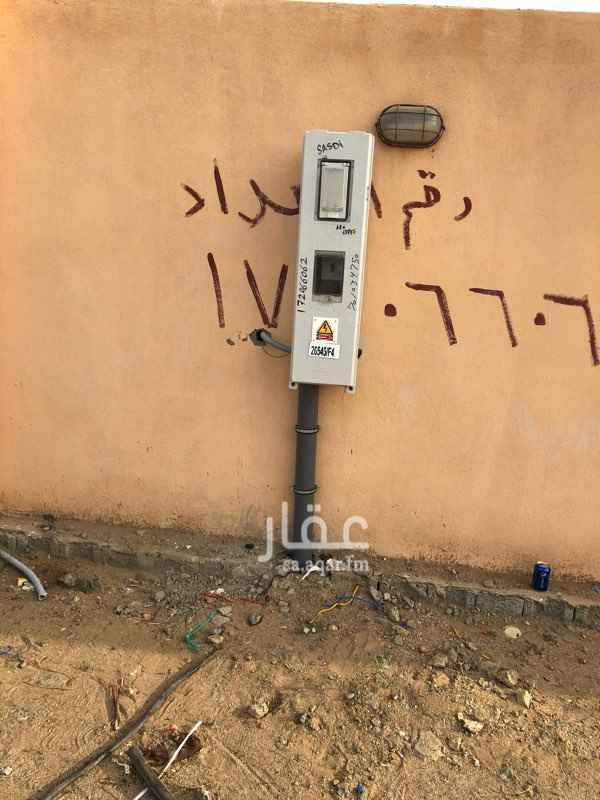 1383007 استراحة جاهزة داخلها عداد الكهرباء مكونه من ثلاث غرف وحمامين وخزان ماء مسلح
غرفة نوم مفروشة
مجلسين مفروشة مع كنبها
مطبخ مع دولابة وادواتة و بوتوجاز
٢ مكيف
حمام داخلي
حمام خارجي
دكة حريم
دكه رجال
قابل للتفاوض من المالك مباشره