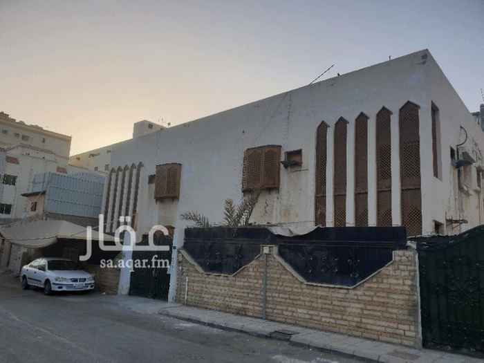 1690791 عمارة للإيجار
حي السلامة
مستودع + 5 شقق من خمسة غرف وصالة وثلاث دورات مياة + غرفة حارس
العقار مناسب للشركات والمؤسسات
جنوب شارع صقر قريش وقريبة جدا من الشارع العام كما يوجد مسجد أمام المبنى ومواقف
الإيجار/ 95 الف