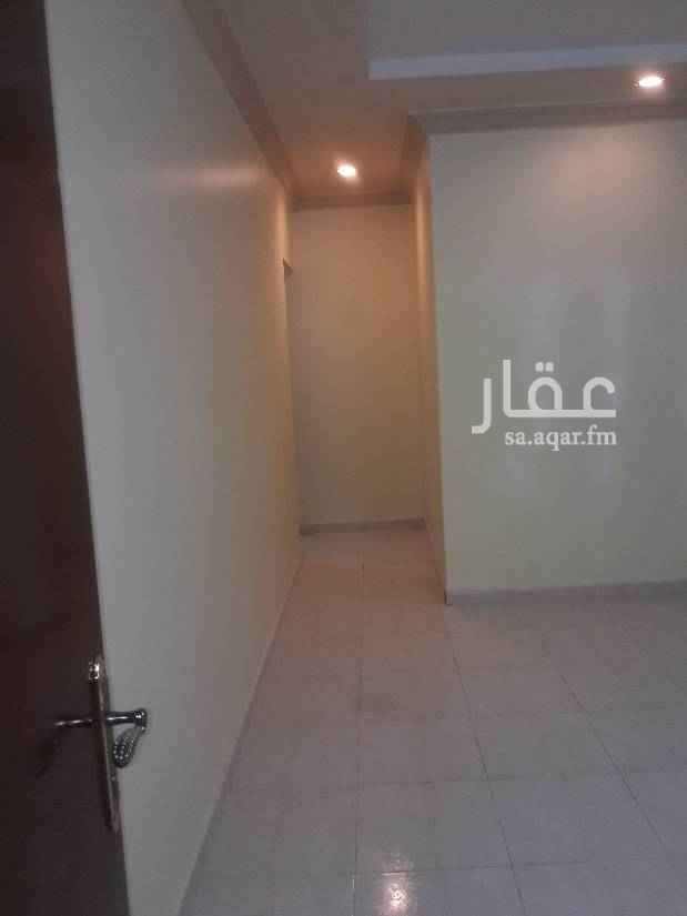 1679973 شقه ٤ غرف وصاله ومطبخ راكب وثلاث حمامات راكب مكيفات اسبلت نظيفه جدا السعر٢٨٥٠٠