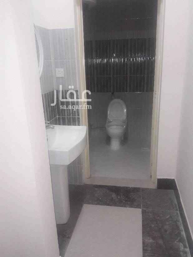 1698119 شقه ٣غرف وصاله ومطبخ وحمامين ومطبخ راكب مكيفات اسبلت نظيفه جدا السعر ٢٥٥٠٠