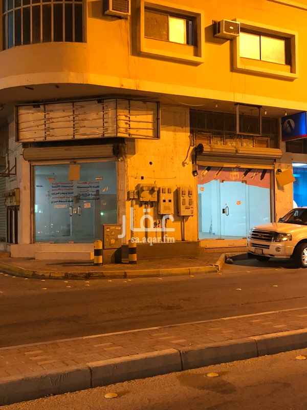 1278403 موقع حيوي جداً وشارع تجاري
مقابل (بلدية الرقيقة )
بالنسبة للمحل الان منفصل الى محلين
المستاجر السابق فاصلها الى محلين
كما هو موضح بالصور
واذا حب المستاجر القادم يجمع المحلين
او يستمر ب فصلهم عن بعض لة كامل الحرية