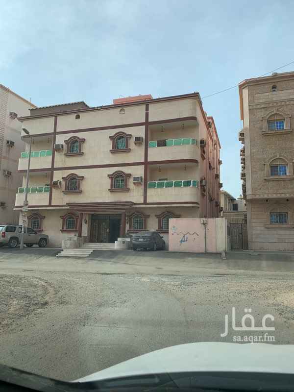 1694119 شقة للإيجار في الدور الاول مكونة من 5 غرف وصالة و3 دورات مياة ومدخلين يوجد مصعد في المبنى