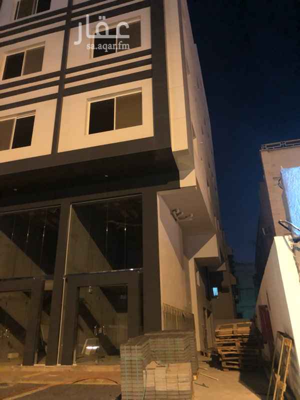 1474865 العمارة عبارة عن ٢١ شقة من ثلاث غرف ودورتي مياه وبوفية
وعدد٨ محلات تجارية بدورة مياه وبوفية لكل محل
ومواقف سيارات في الامام والخلف