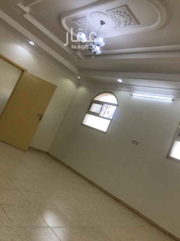1700108 دور علوي مكون من ثلاث غرف نوم وصاله ومجلس ومقلط ومطبخ وثلاث دورات مياه الدور مجدد من بويه وسباكه وكهرباء
الموقع القادسيه شارع الامام
الايجار ٢٧٠٠٠ قابل للتفاوض
الكهرباء مشترك مع الشقه فالسطح