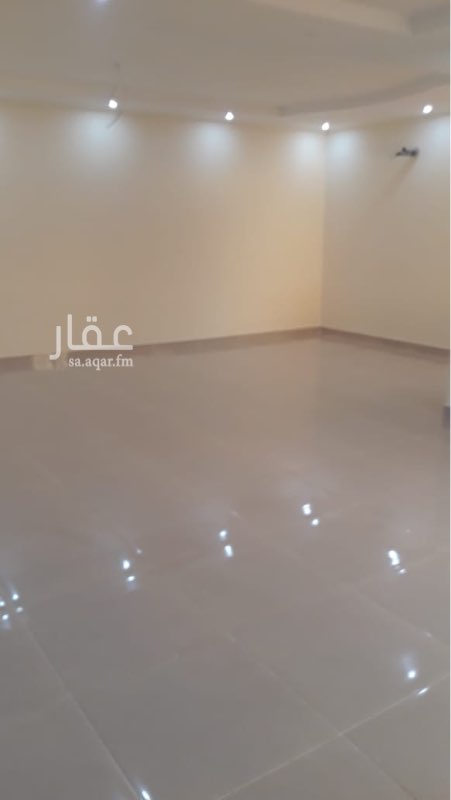 1689740 فلتين راقيه جدا تشطيب سوبر ديلوكس مساحة كل فله ٣٠٠م بكامل الارتدادات بحي الرحمانيه(السعيد ا)تتكون كل فله من الدور الأرضي مكون من مجالس كبيره وصالة نساء كبيره جدا ومطبخ ومدخل من الصاله لمكان مسبح او حديقه الدور الأول ٤غرف نوم ٢ماستر الملحق غرفتين وغرفة غسيل المطلوب مليون و١٠٠الف قيمه ودلاله قريبه جدا للخدمات والمسجد والشارع التجاري +مدخل سياره حوش وغرفة حارس الموقع غير دقيق للا ستفسار0507447751
