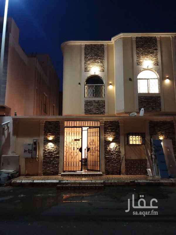 1159828 بسم الله الرحمن الرحيم ..
ماشاء الله تبارك الله ..
للبيع فيلا فاخرة بـ حي النهضة
*المساحة : * 250م .
*شارعين متظاهرة :* 16م + حديقة .
*العمر : * 10 سنوات - مجددة بالكامل .
تفاصيل الفيلا :-
*الدور الارضي :-*
مدخلين للفيلا أمامي و خلفيَ .
صالون كبير مفتوح - حمام - مطبخ .
*الدور الاول :-*
جناح نوم رئيسي بـ غرفة دولايب و حمام
2 غرف نوم + 3 حمامات
*الملحق :-*
غرفة نوم بحمام + غرفة خادمة بحمام
غرفة غسيل + سطح كبير .
*السعر : 1.690.000 ريال .*
*تســـويق حصــري*
*مؤسسة الصبحي العقارية *