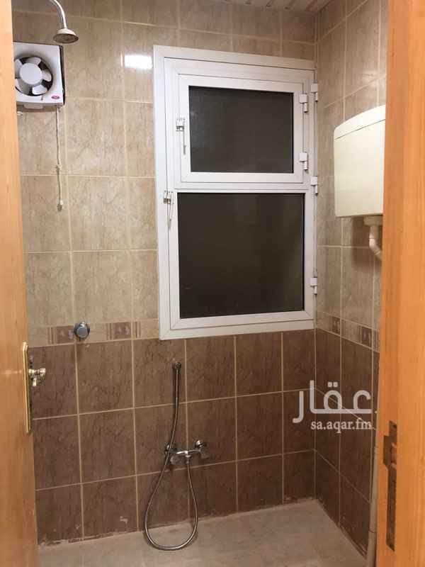 1468099 يوجد لديه شقه 4 غرف وصاله و2 دورة مياه ومطبخ و3 مكيفات دريشه
يوجد مدخلين للشقه
الكهرباء مشترك
بدون سطح