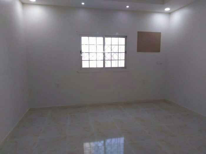 1409691 شقه للإيجار خمس ثلاث حمامات صاله مطبخ دور أرضي السعر 22الف أربع دفعات في الفلاح