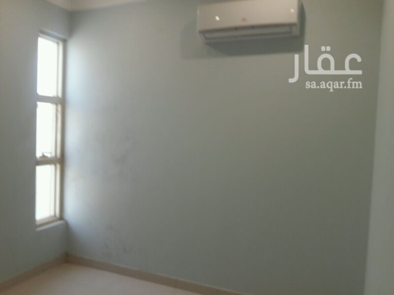 1291501 دور فيله فاخر بالملز بشارع على بن أبي طالب بجوار حديقة الحيوان
اول علوي
عبارة عن خمس غرف وصاله وحمامين ومطبخ
مكيفات سبلت راكبه ومطبخ راكبه
الدور ممتاز