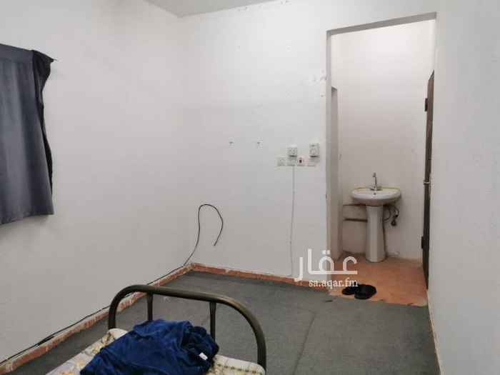 1699522 غرفه كبيره مع دوره المياه كبيره بسرير ومكيف وستاره وموكيت ودهان بويه جديده