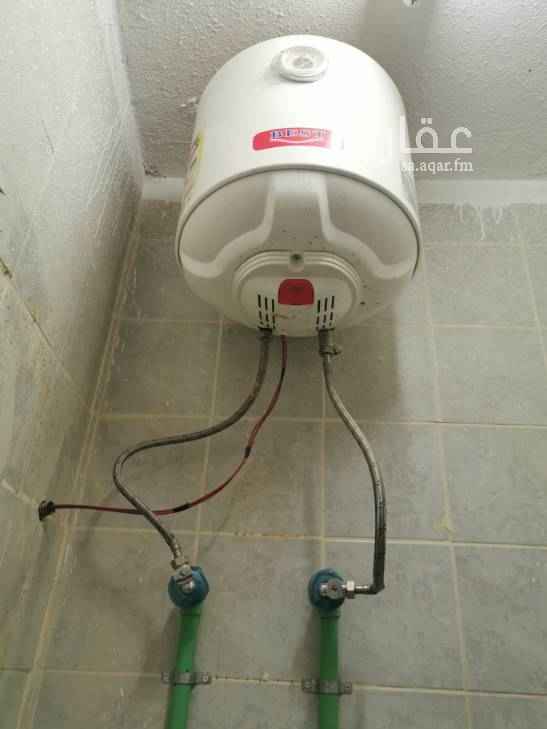 1699613 غرفه كبيره خاصه مع دوره المياه كبيره خاصه بالمكيف والسرير والمروحه والزوليه