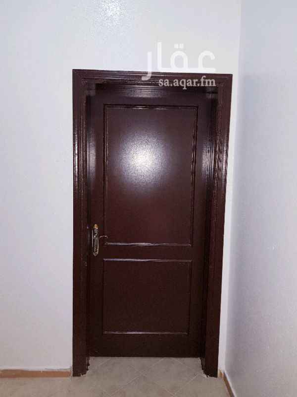 1349833 شقة استديو غرفة وحمام
نظيفة للغاية
الايجار الف ريال شامل الكهرباء والموية