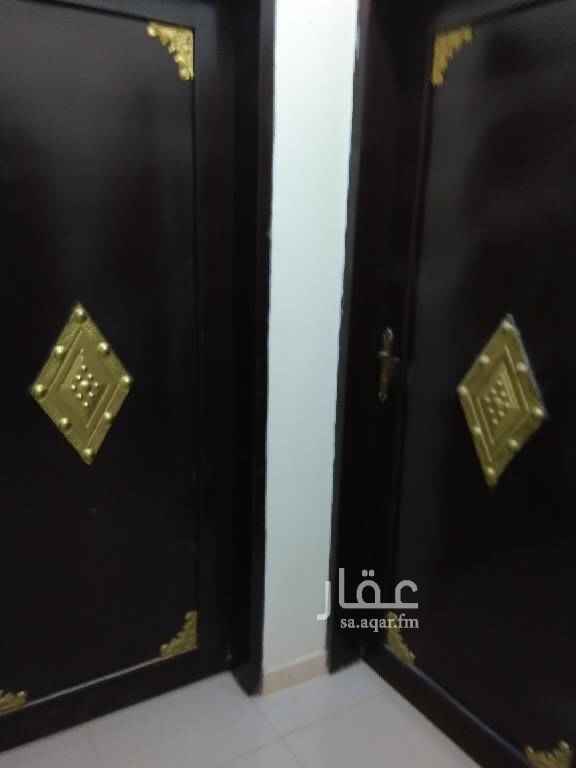 1689142 شقتين للايجار فوق بعض في فيلا بحي النهضه
كل شقه ٤غرف وحمامين ومطبخ وصاله
واحده من الشقق مع سطح
الشقه اللي بسطح عدادها مستقل والاخرى مشترك
كل شقه ١٨ الف
للتواصل 0555216186