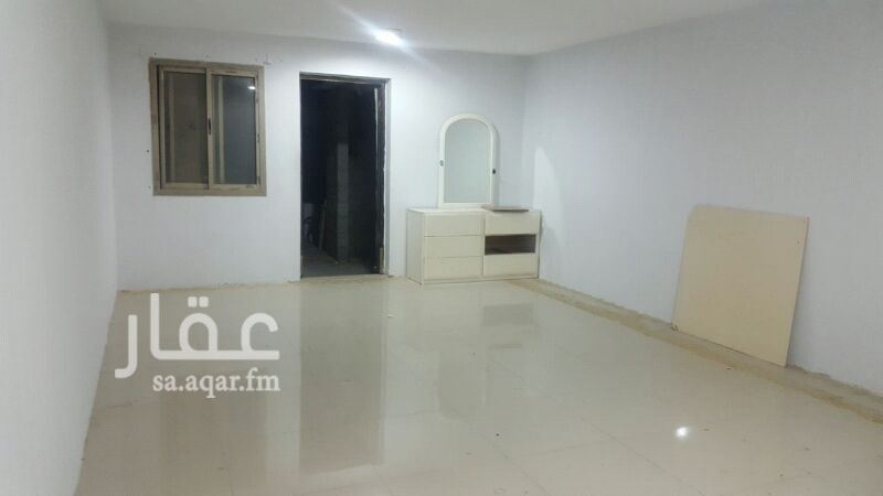 1185589 عرفه وحمام وسطح خاص عوائل للإيجار بحي الجوهرة خلف هوم سنتر ممتازه السعر شامل المياء
0577483582