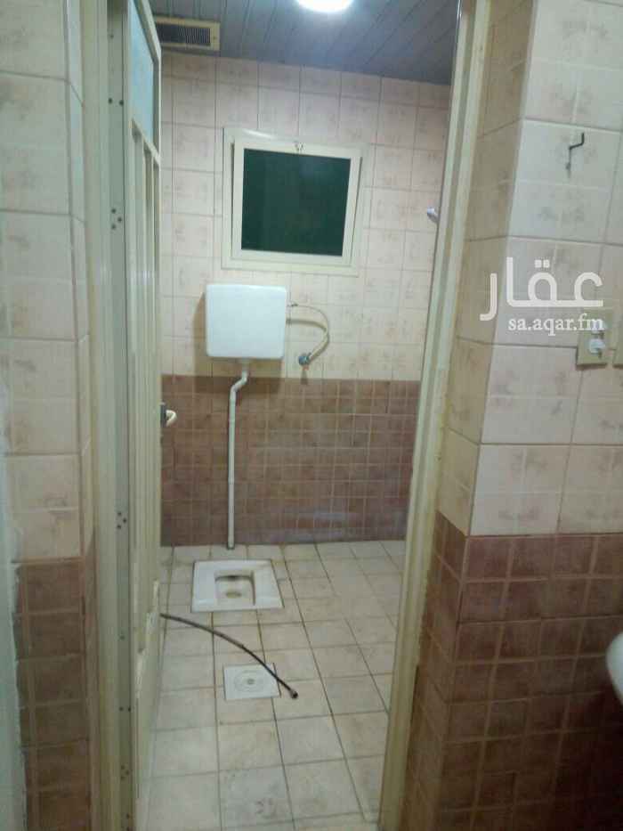 1554427 شقه نظيفه دور ارضي ثلاث غرف وصاله وحمامين ومطبخ بحي الزهور خلف جرير العماره تفتح علي طريق الخليج عداد كهرباء منفصل موقف سياره
ابو محمد
0577483582
