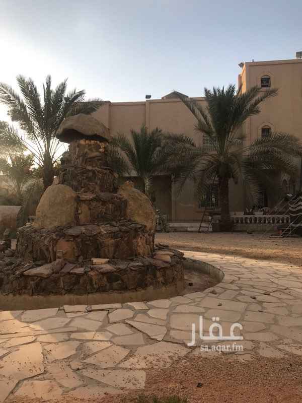1639821 فلة كبيرة على ارضين بصكين منفصلين دور كبير وثلاث شقق( ٤وصالة) ، واستراحة فيها بئر ارتوازي و١٤ نخلة امريكية و ٦ نخلات مثمرة ومسبح