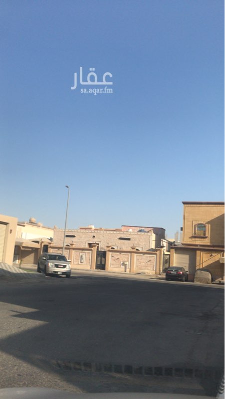 1744194 للبيع دور بالضاحيه 3/2
المساحه 500م
شارع 18 جنوب ونافذ شمال
العمر 4 سنوات
مكون من مجلس رجال ومقلط وصاله كبيره ومطبخ ومجلس نساء وأربع غرف نوم ومستودع وأربع دورات مياه
السعر/ مليون ريال