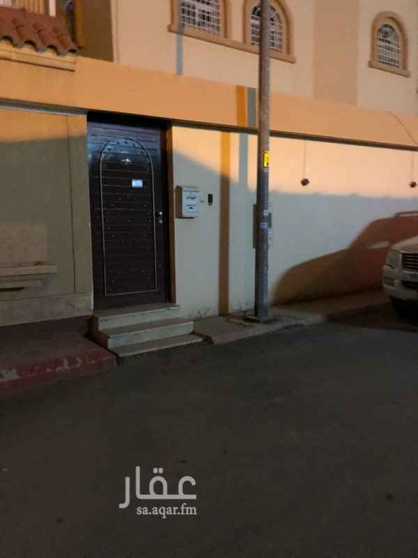 1504557 فله دور علوي للايجار مقابل مستشفى الملك سلمان وراح يشتغل القطار بالقرب منه موقع ممتاز اربع غرف وصالة ودورتين مياه ومطبخ وغرفة بالسطح الحد 23 الف ريال قابل للتفاوض التواصل على رقم الجوال