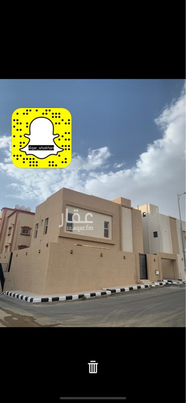 1599144 فله دبلكس في حي المروج مساحة الارض ٣٤٠ بصك
مكونه من دورين و ملحق و حوش
الدور الأرضي : مجلس رجال + مقلط رجال + مجلس نساء + مقلط نساء + مطبخ + مستودع وغرفة خادمة + ٢ دوراة مياة
الدور الثاني : ثالث غرف نوم كبيرة منها غرفة نوم رئيسية + مطبخ بوفية + صالة جلوس + 4 دوراة مياة
الملحق : غرفتين نوم كبيرة كل غرفة بدورة مياة خاصه + غرفة غسيل
و السطوح
يوجد ضمان ٥٠ سنه على السباكة
يوجد ضمان ٢٥ سنه على الكهرباء و الأسلاك
يوجد ضمان ١٠ سنوات على البويات من الجزيره
يوجد ضمان على المواد الصحية