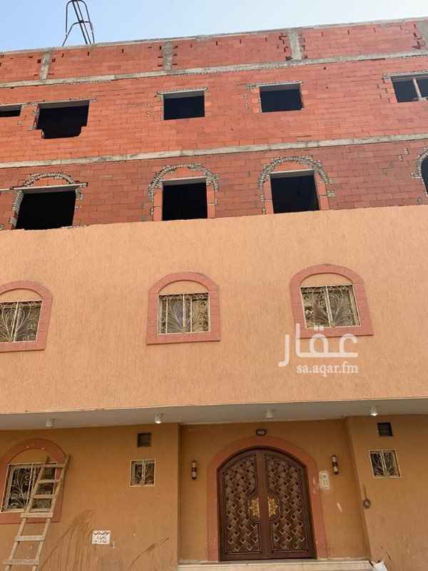 1698288 يوجد بدروم
يوجد تأسيس للمصعد
الدور الأول شقتين من ثلاث غرف لكل شقه بملحقاتها
الدور الثاني شقة ٤ غرف والثانيه ثلاث غرف
الدور الثالث غير مكتمل تم الإنتهاء من التأسيس واللياسه
الدور الرابع عضم مع سطح
الدخل السنوي حالياً للأربع شقق المكتملة بعد انخفاض الاسعار 62000 ريال
يوجد جامع وبقالة قريبة جداً
عداد خاص لكل شقة
المطلوب 3.5 مليون قابل للتفاوض في الحد المعقول