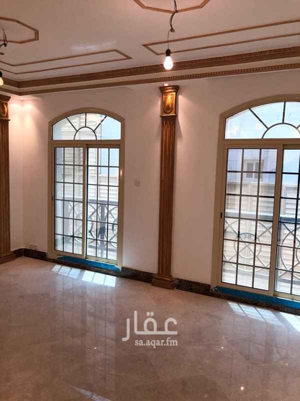 1746701 للبيع فلتين دوبلكس مساحة الفيلا
٢٥٠ متر
الموقع شارع ٢٥ علي حرف T
الوجهة شرقيه متعامده علي طريق الامير سلطان
مساحة البناء لكل فيلا ٣٥٢
الفيلا الواحده عباره عن
١_ بدروم بمساحة ٤٨ متر٢ ويحتوي علي غرفة حارس واوفيس ومخزن وجراج للسياره
٢-الدور الارضي مساحة بناء ١٢٨م٢ ومكون من صالون وطعام ومكتب ومطبخ وحمام ومغاسل ضيوف
٣- الدور الاول مساحة ١٢٨ ومكون من غرفة معيشه وغرفة نوم رئيسيه بحمام وملابس وغرفتين نوم بحمام مشترك
٤- الملحق مساحة ٤٨م٢ يوجد به غرفة شغاله وغسيل وحمام
للتواصل ٠٥٣٨٤٦٧٨٨٠