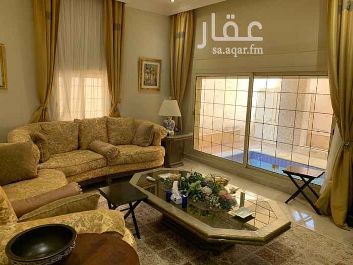 1751610 *فيلا للبيع*
- حي النعيم شارع سعود المختار
-مساحتها 365 م واجهة جنوبيه عمرها ٧ سنوات
-عرض الشارع ٢٠م
- تحتوي على حوش ومسبح وغرفة سائق
*الدور الارضي*
- مدخل كبير يتفرع منه ثلاث صوالين ٢ منها تطل على المسبح الخارجي
-مصعد
-مطبخ
-دورة مياه
*الدور الثاني*
- اربع اجنحة نوم بحمامها
- صاله
- مطبخ صغير
*الدور الثالث*
غرفتين نوم كل غرفة بحمامها
-صاله صغيره
-مطبخ صغير
*السعر المطلوب للبيع*
*مليونين وسبعمائة الف*
للاتصال
٠٥٣٨٤٦٧٨٨٠