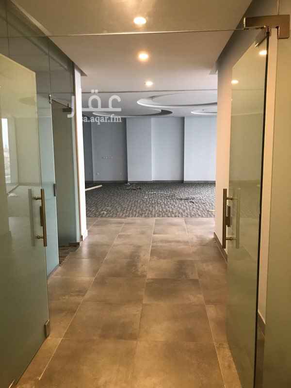 1751142 مكتب مشطب و جاهز للتأجير
مساحة ٢٤٥ متر مربع
سعر المتر ٦٠٠ ريال