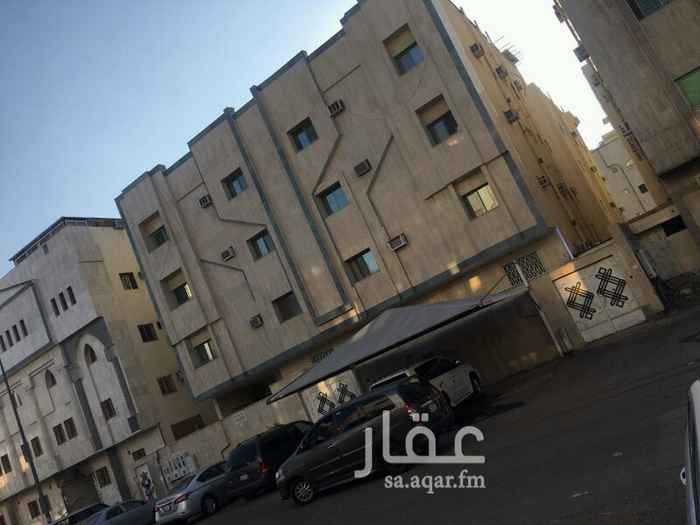 1400482 عماره علي حرف T علي شارع 25...مساحتها 625 متر..اربعه ادوار وملحق وبدروم .الدور الأرضي والأول والثاني شقتين من 3غرف وصاله وحمامين ومطبخ
الدور الثالث شقه كامله على نظام فيلا 6 غرف الغرف 5*5..5*7. وصالتين مفتوحه علي بعضها ماشاءالله 7 *13..ومطبخين و 4 حمامات ديكورات جبسيه راقيه جداً الدور الرابع بمكيفاته ومطبخ راقي...السطوح قسمين 25% ...3غرف ومنافعها وبقية السطوح فارغ البدروم شقتين من غرفتين ومنافعهم. المجموع 10شقق كما يوجد 2غرف للسائقين بحمماتها ومطابخها ..الواجهه رخام والمدخل رخام كما يوجد..