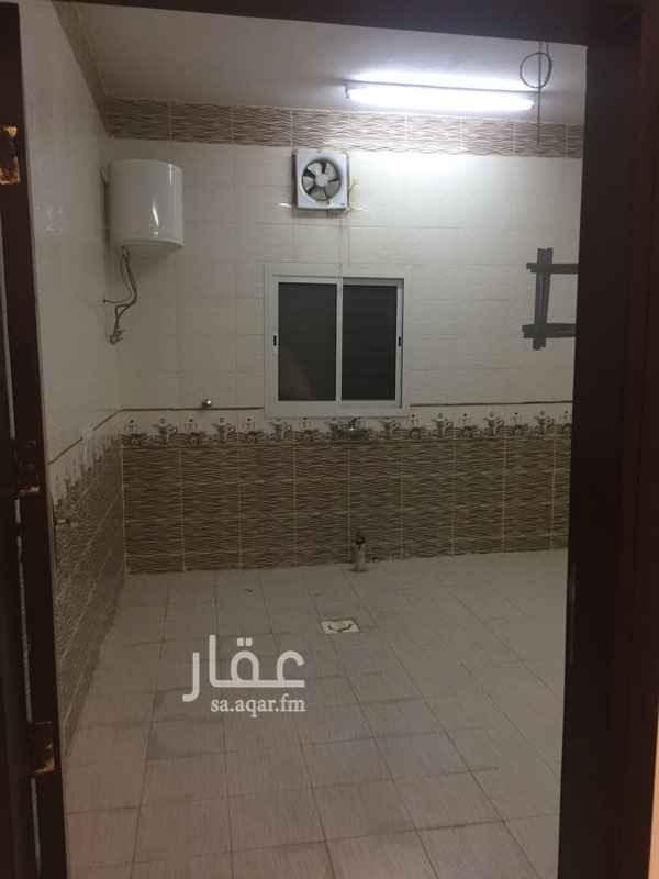 1746191 شقه جديده موقعها ممتاز على زاويه والمواقف واسعه والعماره كامله جديده