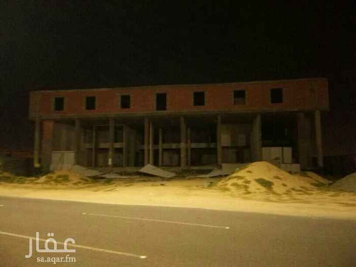 1440747 للبيع عمارة تجارية عظم بشارع الأمير مقرن على أرض مساحتها 1121 متر مربع وضلعها التجاري على الشارع العام 44 م معمولة كفندق يوجد بها ست معارض تجارية بمساحة 800 م تقريبا وتحتوي العمارة على استقبال فندق بمساحة كبيرة وقاعة تدريب رجالية وقاعة نسائية بكامل الملحقات وكذلك عشر شقق ومصاعد كبيرة وبدروم بمساحة 900م وتتوفر مواقف أمامية بمساحة 600 م .. العمارة مجهزة بالدفاع المدني وكاميرات ورش آلي .. المطلوب فيها : 6 مليون صافي. للمفاهمة والتواصل واتس فقط 0580803082