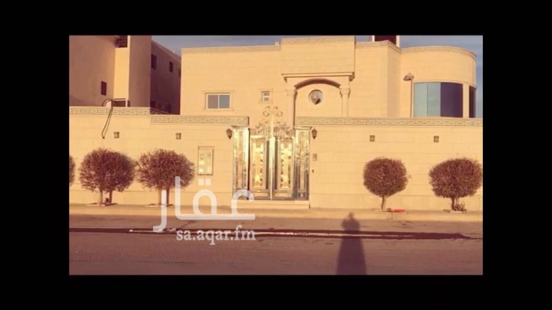 883677 فيلا فاخره درج داخلي بناء شخصي
مدخل سياره
ملحق رجال خارجي كبير
غرفه سايق
الدور الاول: استقبال + مجلس ودوره مياه مستقله
الدور الثاني: جناح رئيسي كبير مع دوره المياه +
4 غرف نوم وكل عرفه دوره مياه مستقله
بالاضافه الى صاله
السطح غرفه خادمه + غرفه غسيل + غرفه لكوي الملابس
ضمان 10 سنوات على السباكه والكهرباء
نستقبل عروضكم وطلباتكم 0581000039