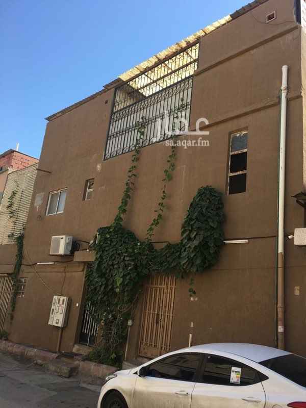 1404846 شقة بالدور الأول تتكون من ٣ غرف وصالة وحمام.
مفروشة بالكامل بالأثاث والمكيفات والثلاجات.
الكهرباء عداد واحد لكل شقتين.
الماء مشترك يتوزع على كل الشقق مجموع الشقق ٦.
فضلاً وليس أمراً الأتصال من بعد صلاة العصر.