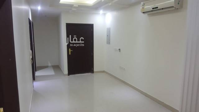 1698407 للايجار بالعقيق شمال المركز المالى
شقة عوائل ثانى ساكن بفلا ( نظيفة )
٣ غرف وصالة ..
مجلس * غرفتين نوم * صالة * مطبخ مفتوح على الصالة * حمامين