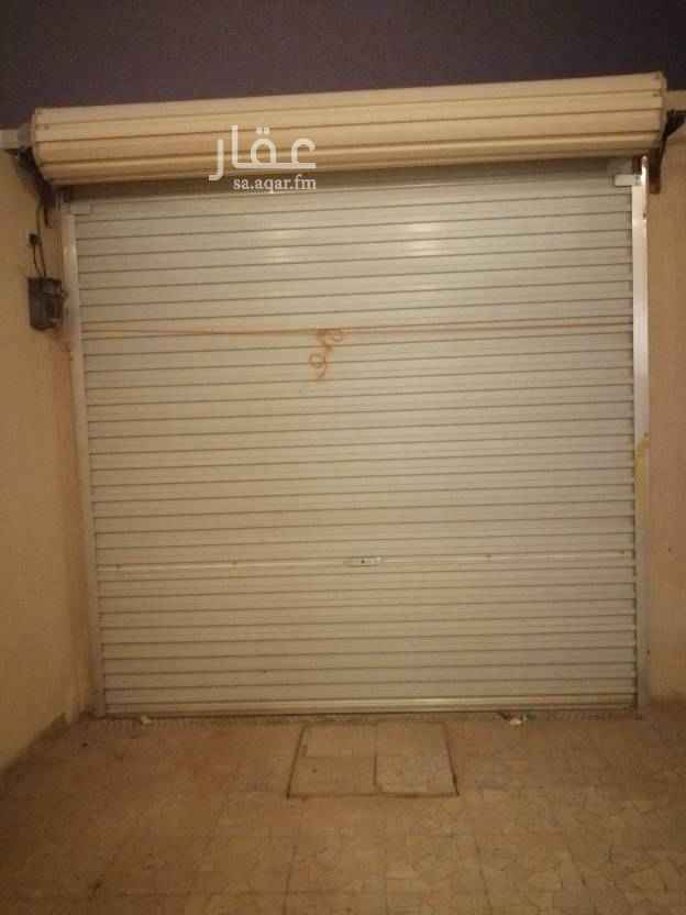 1552777 ٣ غرف نوم
١ غرفه شغاله
١ غرفه سائق
١ مجلس
٢ صاله
مطبخ
حوش مغلق خاص
حوش خاص مع مدخل سياره