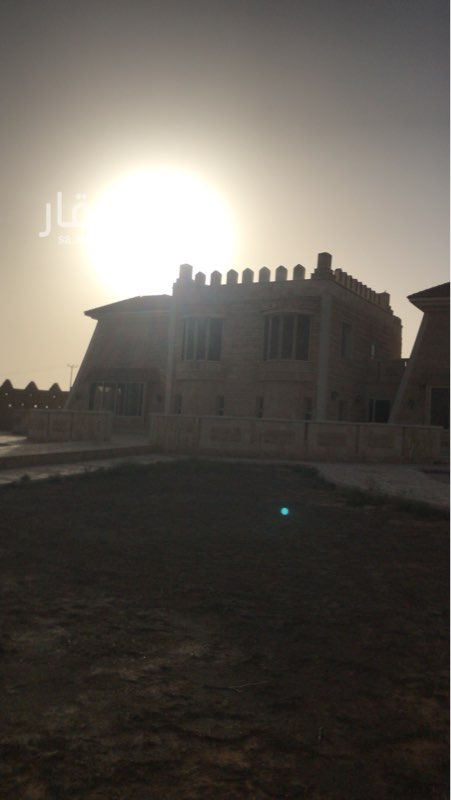 1516426 مزرعة الليع المساحة ١٢٢٥٠٠متر يوجد مسوره بالكامل يوجد فيها فلة ومستودعات وحضائر اغنام وغرف عمال مزروع ومحاطه بنخل قرابة ١٠٠٠ نخله متنوعه .
شبكات ري متكامله .
البيع ٢٠٠ ريال المتر .
المنطقة حولة الى منطقة صناعية ومستودعا . اسعار المتر لاتقل عن ٣٥٠ ريال للمتر .