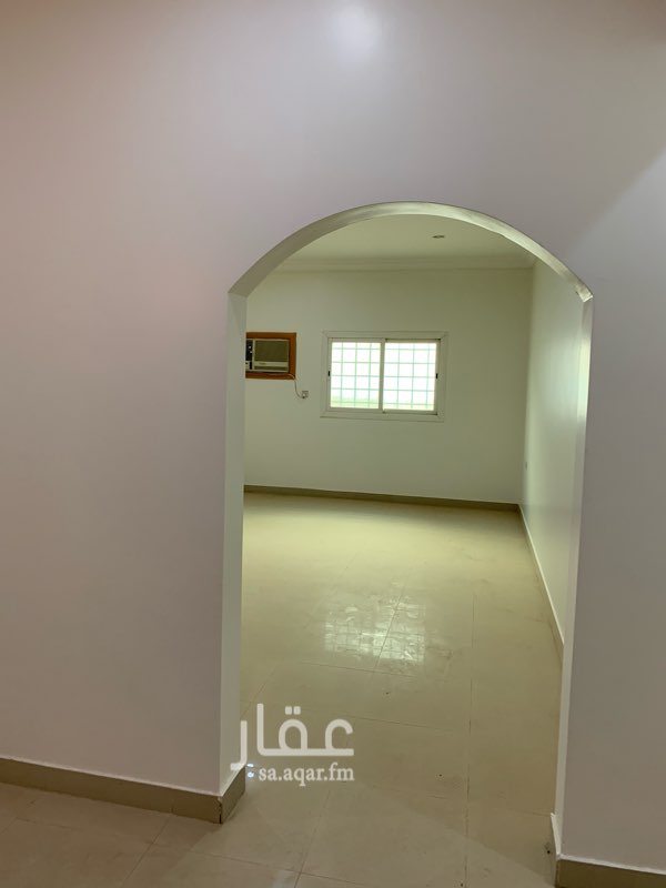 1562925 شقة عوايل ٤ غرف نظيفة