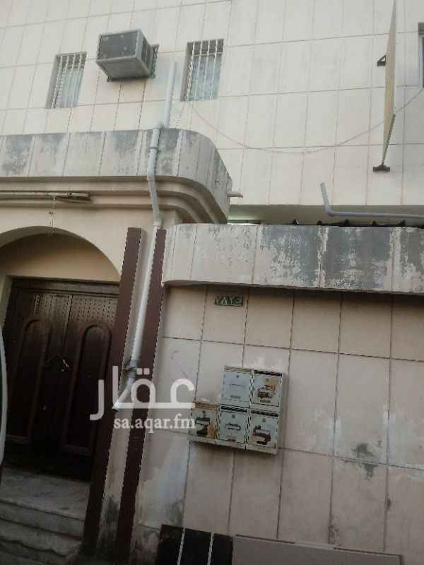 1382043 دور عزاب مكون من 6 غرف وصاله ومطبخ و3 دورات مياه