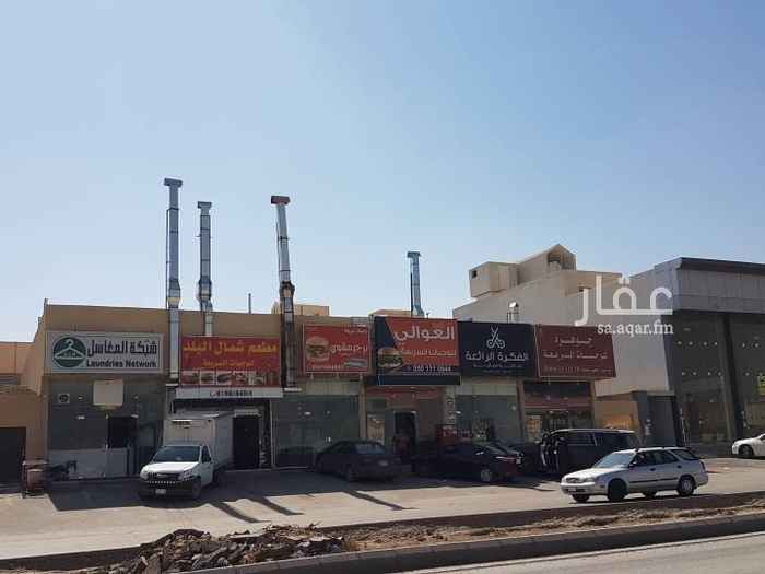 1403789 موقع مميز بجانب مطاعم المحل مجهز من بلاط ومكيفات وديكورات ولوحه المحل يناسب نشاط عصيرات او بيتزاء او لقيمات