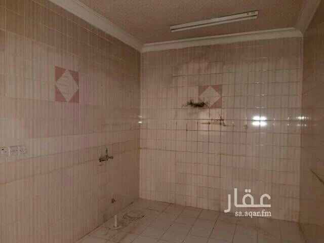 1510610 توجد ثلاثه مكيفات شباك راكب بدون سطح عداد كهرباء مشترك