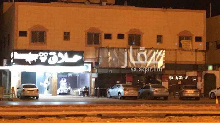 1440040 يوجد ٣ محلات للايجار ، كانت مفتوحه مطعم والديكور مازال موجود .. سعر المحل ٢٠ الف وبجواره محلين حلاق تركي
وجانب صيدلية النهدي ..