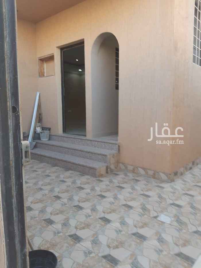 1509563 شقة ارضية بحق طيبة 211 بموقع ممتاز قريبة من المسجد والحديقة
تتكون من مجلس وصالة وغرفة ماستر وغرفة مع حمام 🛀 خارجي ومطبخ راكب وحوش ومدخلين
الشقة شبه جديدة
0551646871