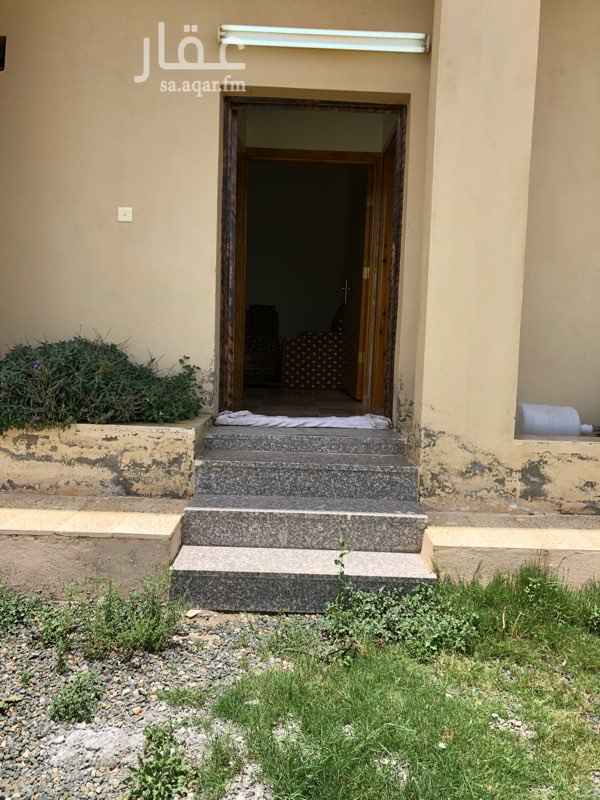 1583616 يوجد شقه صغيره للأجار اليومي في السوده (العزيزه) مكونه من غرفتين غرفة نوم مع جلسه مختصره و غرفة جلوس مع شاشة بلازما ومطبخ متكامل ودورة مياه واحده مع وجود غسلاة ملابس ومدخل مستقل ووجود مساحات واسعه امام الشقه ومطل ( التواصل واتس اب )