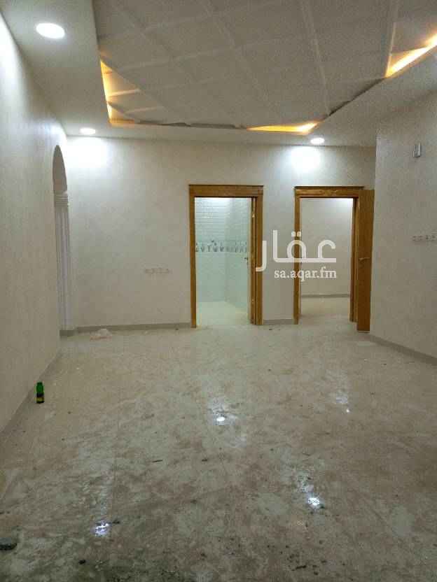 1587542 شقه للبيع بضاحية لبن على ثلاثه شوارع شرقي شمالي غربي مخرج33 الدائري قريبه من جميع الخدمات افضل وارقي واحلي حي لها المساحه 180 متر مربع تتكون من مجلس رجال كبير ودورة مياه ومقلط علي مدخلين وصاله نساء ومطبخ وغرفتين بنات واطفال مع دورة مياه مشتركه وغرفة نوم رايسيه تصميم وتفصيل ومداخل روعه جدا جدا رائع شغل طيب افضل ديكورات لديها يوجد فيها جميع انواع الضمانات السباكه والكهرباء وعوازل وخزانات وبناء عشرون سنه بعد الله سبحانه وتعالى طبعا يوجد لديها خزان ارضي وخزان علوي عداد كهرباء وعداد مياه وموقف سياره