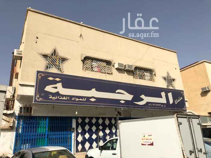 1658171 عقد واحد
فيها ٤ فتحات مستأجرها الرجبه ب٨٥الف
+ شقتين لسكان موظفين الرجبه ب٢٥الف
اجمالي الدخل ١١٠ الاف
والسطح كامل فاضي يمكن تأجيره بما لا يقل عن ٢٠ الاف
سوم قريب مليون وخمسين