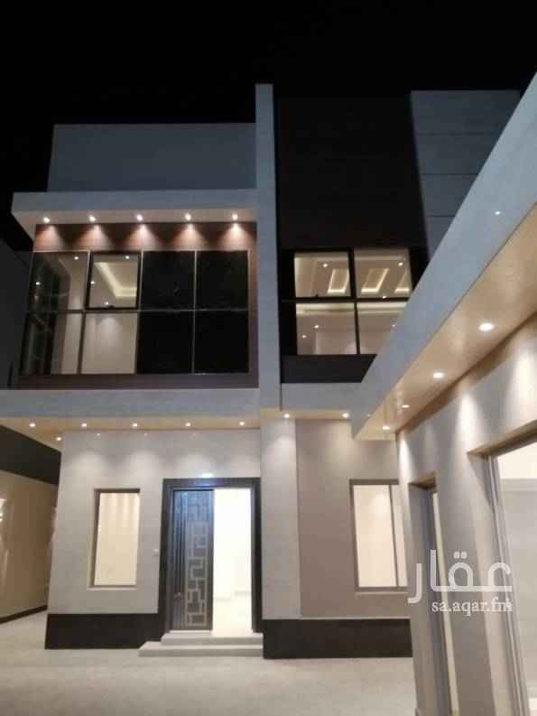1752719 للبيع فيلا برياض الخزامه حطين. مساحه ٥٥٤. شارع 18 شمالي. مقابله لقصر الامير مقرن. مواصفات الفيلا مدخل سياره غرفه سائق ملحق خارجي. مجلس رجال صاله طعام مجلس نساء. مصعد مسبح مطبخ كبير. الدور العلوي خمس اجنحه كل جناح بحمام. السطح مغسله ملابس غرفه شغاله صاله العاب 2 حمام. سعر ثلاثه مليون و 400 الف والله ولي التوفيق