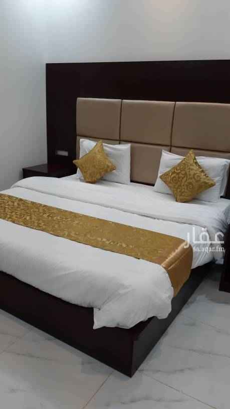 1691162 شقق مفروشة جديدة للايجار الشهري واليومي نظيفة جدا يوجد خدمة التنظيف وتغير المفارش قريب جدا من مستشفى الحرس الوطني والكلية الأمنية وبجوار استاذ الملك فهد الرياضي . الموقع هادي جدا .يوجد غرفة وصالة ومطبخ وغرفة وصالة بدون مطبخ للاستفسار 0583112340