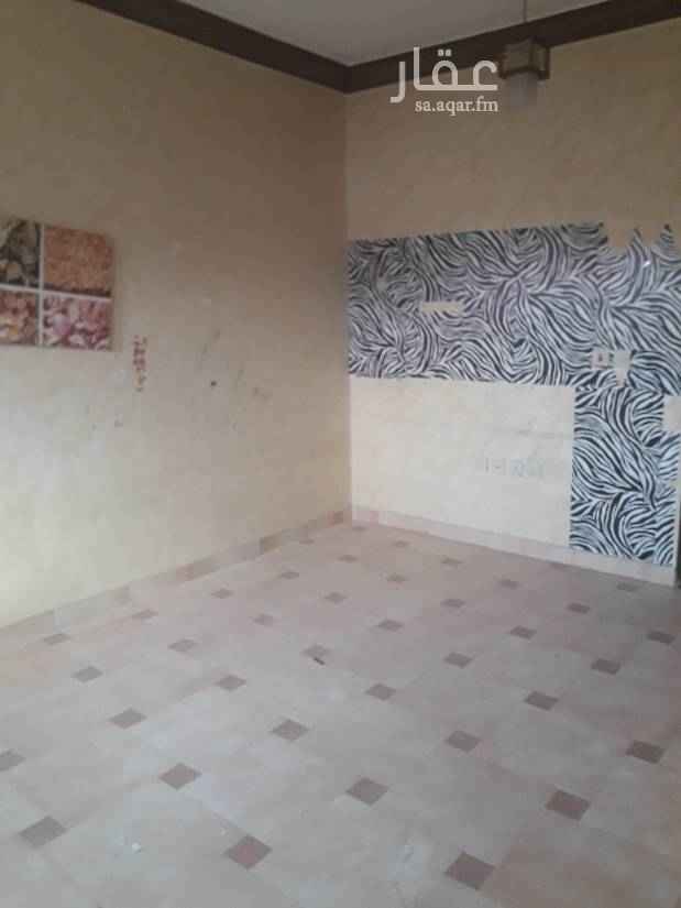 1586622 شفة اربع غرف وصاله وحمامين ومطبخ راكب مكيفات اسبلت ومطبخ. بدون مكيفات. راكب مطبخ مساحة ممتازة والصيانه عالمالك السعر 27 الف للتواصل 0583354729