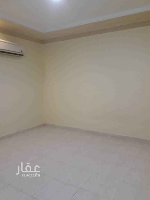 1680047 شقة عوايل اربع غرف وصالة وثلات حمامات ومطبخ منه غرفة ماستر راكب مكيفات اسبلت ومطبخ. نظيفة جدا السعر 28500. الف